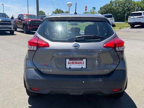 Used 2018 Nissan Kicks SV FWD image 4