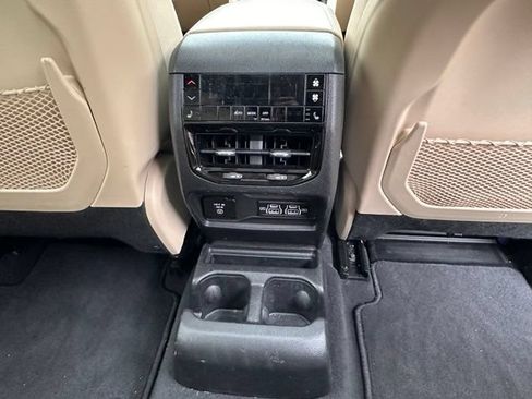 Used 2023 Jeep Grand Cherokee L Limited w/ Luxury Tech Group II AWD/4WD image 32