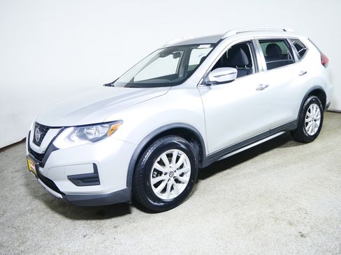 Used 2019 Nissan Rogue SV image 3