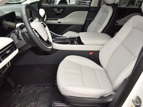 New 2026 Lincoln Aviator 2WD image 13