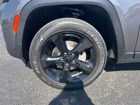 Used 2023 Jeep Grand Cherokee Altitude image 9