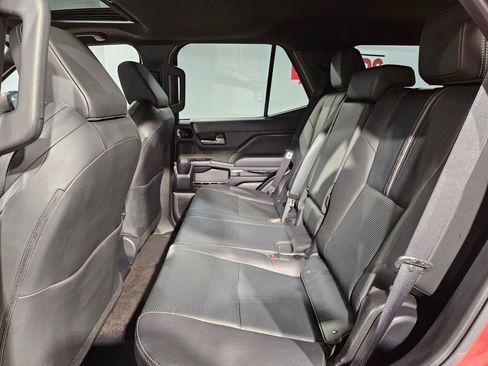 Used 2025 Toyota 4Runner Limited AWD/4WD image 36