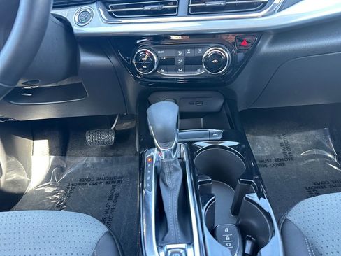 Used 2025 Chevrolet Trax LT w/ Driver Confidence Package image 11