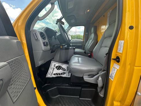 Used 2022 Ford E-350 and Econoline 350 Super Duty RWD image 17