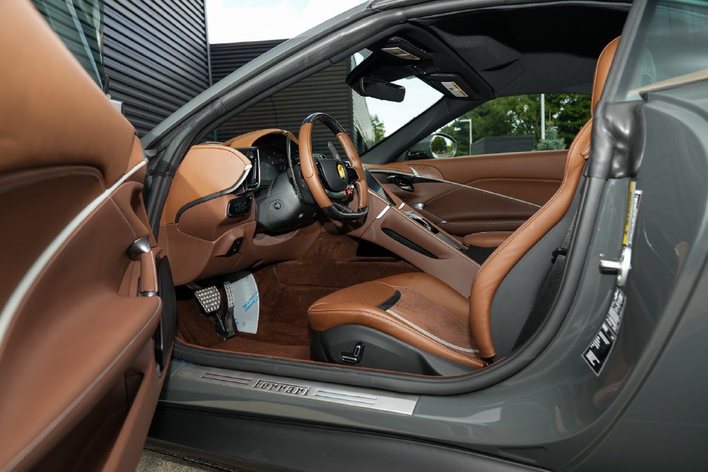 Used 2025 Ferrari Roma Spider RWD image 21