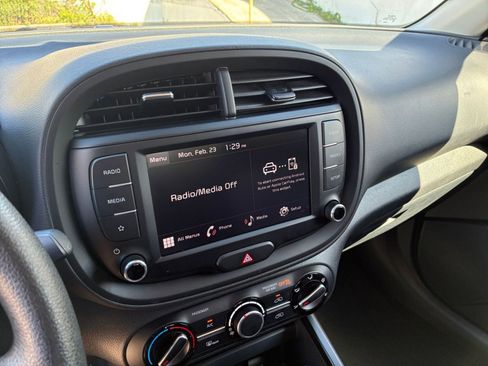 Used 2025 Kia Soul LX w/ LX Technology Package image 20