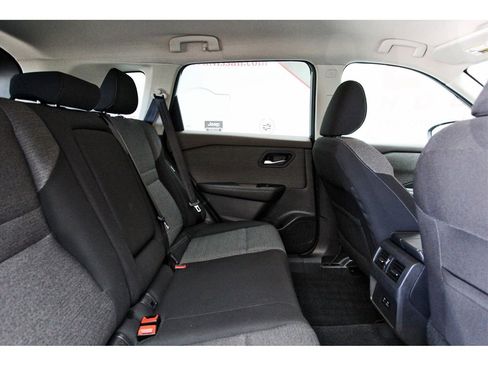 Certified 2021 Nissan Rogue SV image 9