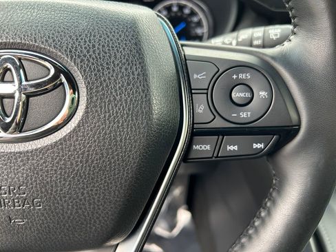 Used 2021 Toyota Venza XLE w/ Softex Package image 18