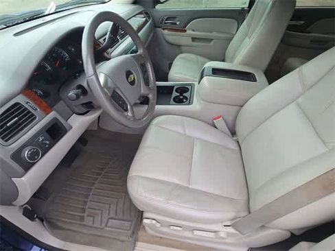 Used 2013 Chevrolet Avalanche LT w/ All-Star Edition image 2