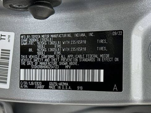 Used 2022 Toyota Highlander XLE AWD/4WD image 28