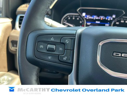 Used 2021 GMC Yukon Denali w/ Denali Ultimate Package AWD/4WD image 12