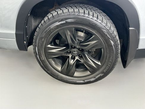 Used 2018 Toyota Highlander Limited Platinum AWD/4WD image 11
