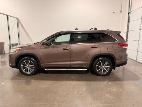 Used 2018 Toyota Highlander XLE image 8