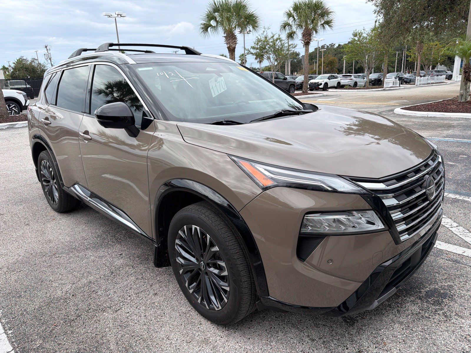 Used 2024 Nissan Rogue Platinum w/ Platinum Premium Package FWD image 1