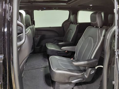 Used 2026 Chrysler Pacifica Limited w/ S Appearance Package AWD/4WD image 42