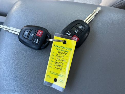 Used 2014 Toyota Camry LE FWD image 11