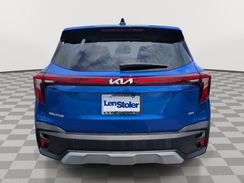 Used 2024 Kia Seltos LX AWD/4WD image 4