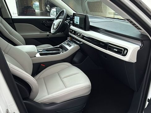 New 2026 Lincoln Aviator AWD image 6