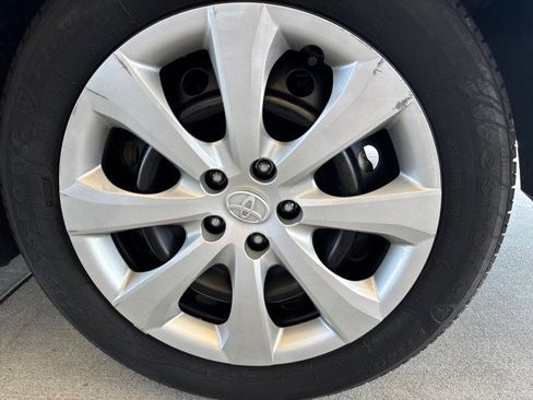 Used 2025 Toyota Corolla LE FWD image 5