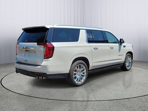 Used 2024 GMC Yukon XL Denali w/ Denali Reserve Package AWD/4WD image 3