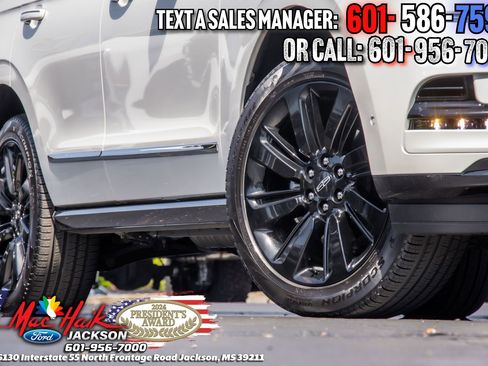 Used 2024 Lincoln Navigator Reserve AWD/4WD image 2