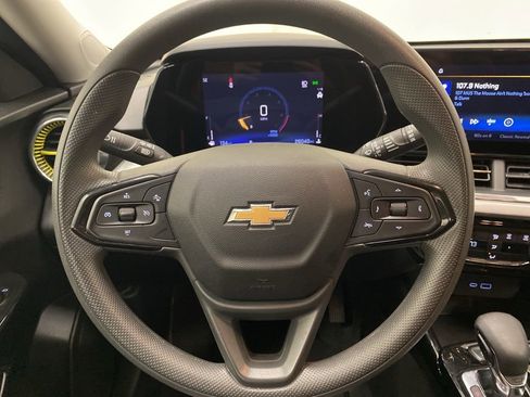 Used 2025 Chevrolet Trax LT FWD image 22