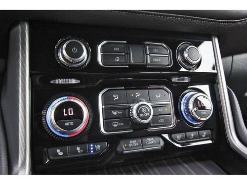 Used 2021 GMC Yukon Denali w/ Denali Premium Package image 24