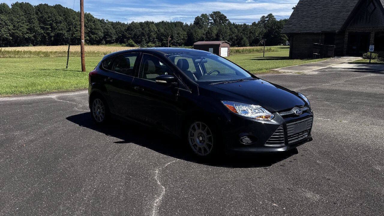 Used 2014 Ford Focus SE FWD image 2