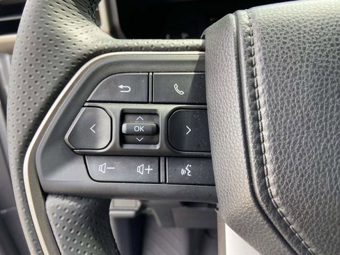 Used 2025 Toyota 4Runner SR5 AWD/4WD image 32