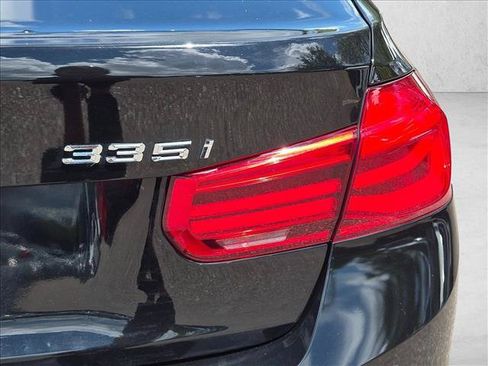 Used 2018 BMW 320i Sedan RWD image 9