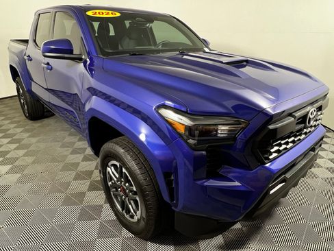 Certified 2025 Toyota Tacoma TRD Sport AWD/4WD image 3
