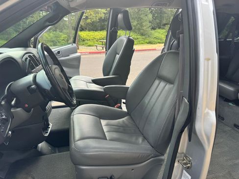Used 2004 Dodge Grand Caravan SXT w/ Premium Group FWD image 15