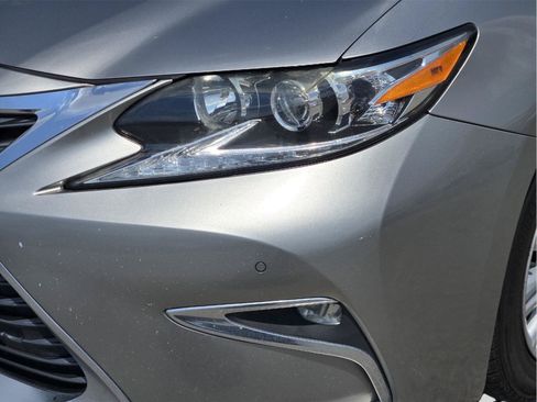Used 2017 Lexus ES 350 w/ Premium Package FWD image 8