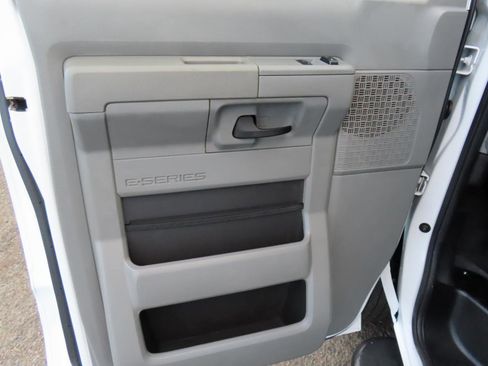 Used 2014 Ford E-250 and Econoline 250 w/ Power Group image 10