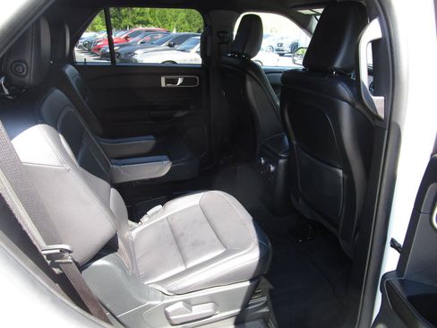 Used 2020 Ford Explorer XLT w/ Equipment Group 202A RWD image 28