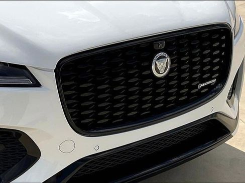 Used 2025 Jaguar F-PACE R-Dynamic S image 33