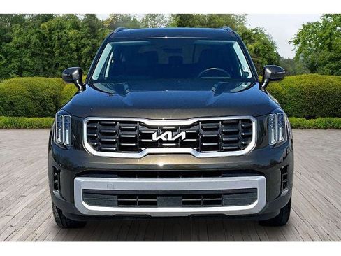 Used 2025 Kia Telluride S image 2