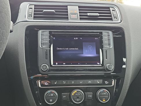 Used 2017 Volkswagen Jetta GLI image 19