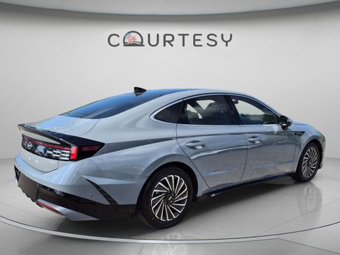 Certified 2024 Hyundai Sonata Limited FWD image 5