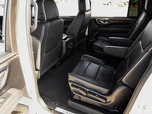 Used 2023 Chevrolet Suburban Premier image 40