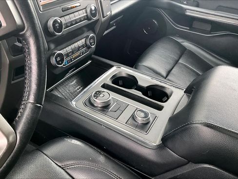 Used 2019 Ford Expedition XLT w/ Equipment Group 202A AWD/4WD image 16