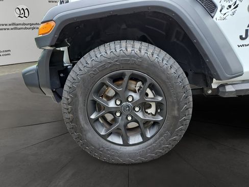 Used 2024 Jeep Wrangler Unlimited Sport AWD/4WD image 14