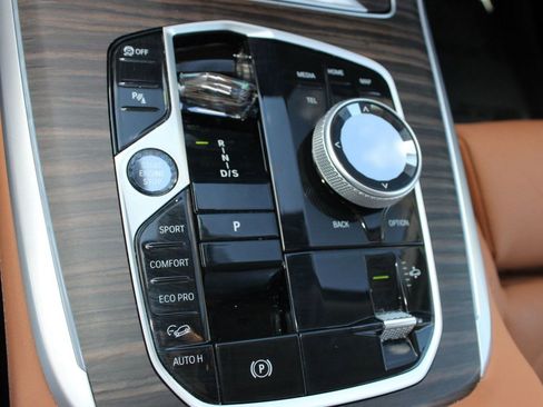 Certified 2024 BMW X7 xDrive40i image 19