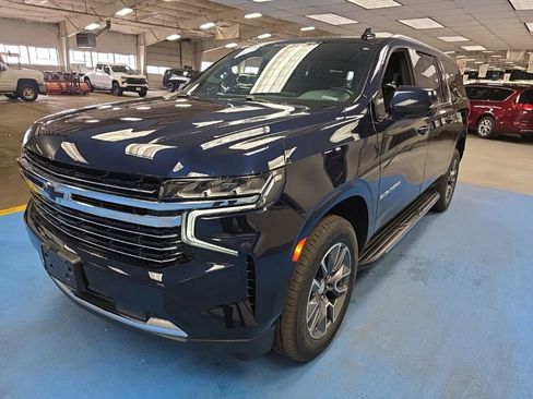 Certified 2024 Chevrolet Suburban LT w/ Luxury Package AWD/4WD image 12