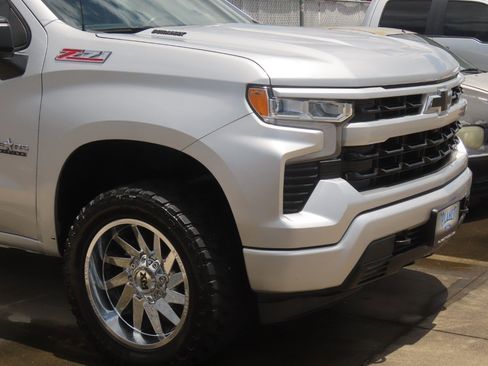 Used 2022 Chevrolet Silverado 1500 RST AWD/4WD image 6