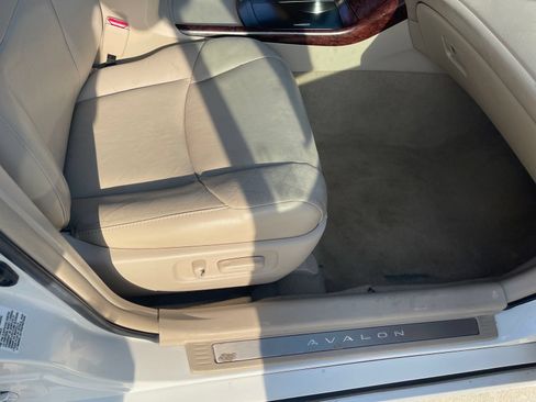 Used 2011 Toyota Avalon FWD image 17