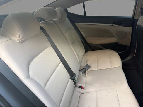 Used 2017 Hyundai Elantra SE FWD image 27