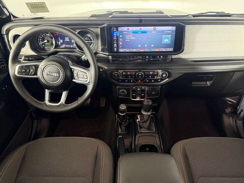 Used 2025 Jeep Wrangler Unlimited Sahara w/ Safety Group AWD/4WD image 13