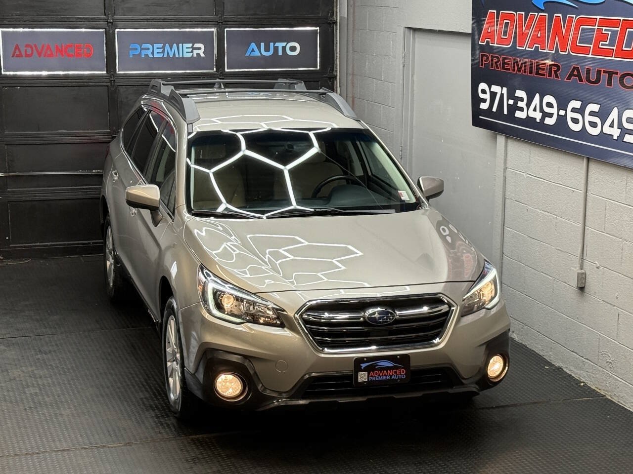 Used 2018 Subaru Outback 2.5i Premium w/ Popular Package #1 AWD/4WD image 2