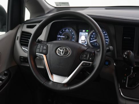 Used 2019 Toyota Sienna XLE Premium AWD/4WD image 15